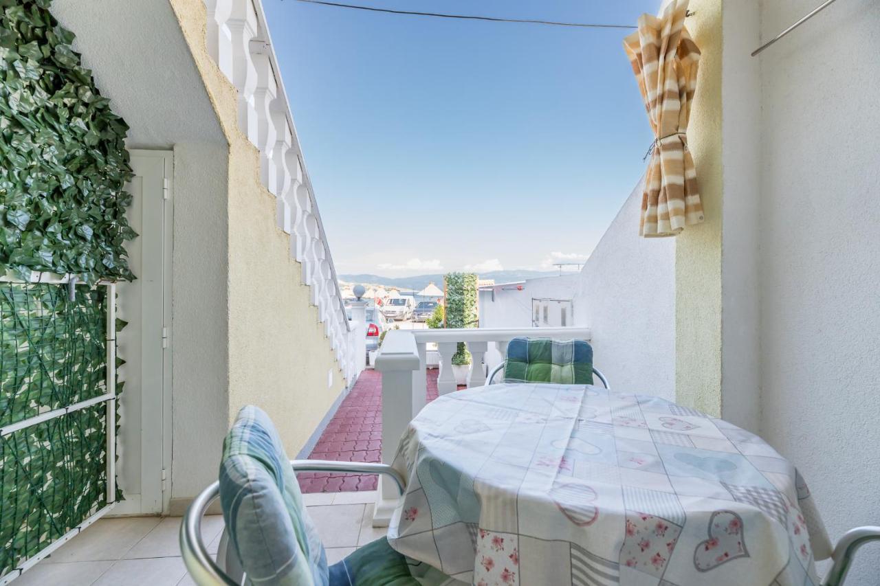 Beach Holiday Baska Екстер'єр фото